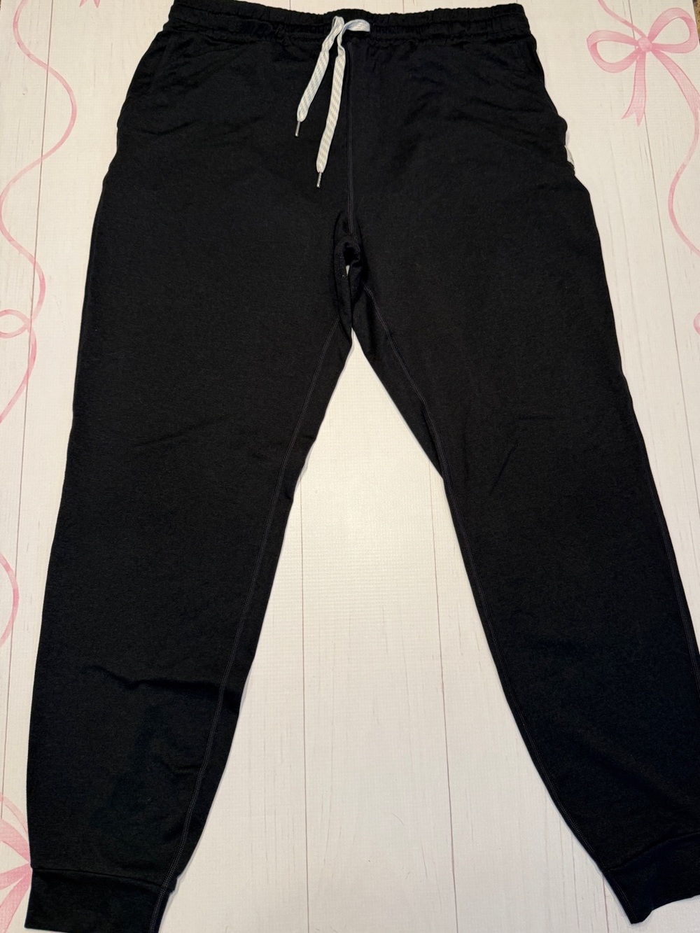 Vuori Women's Performance Joggers Size Medium